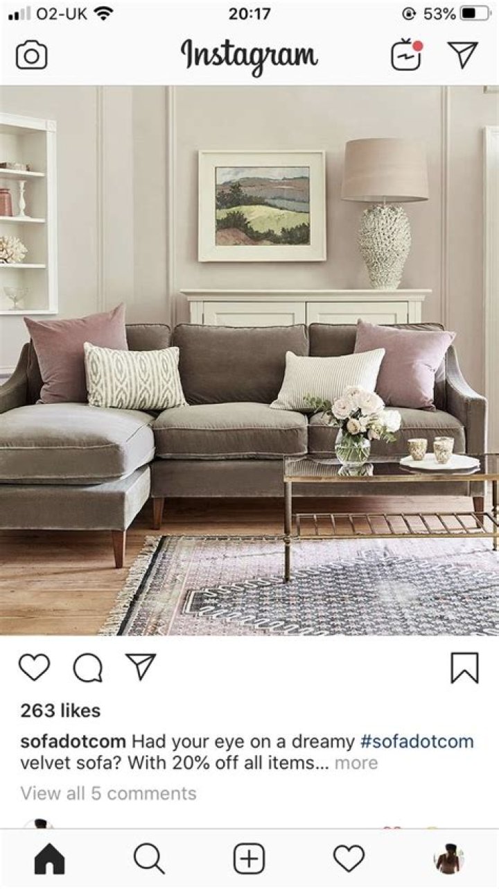 What Colour goes with taupe couch