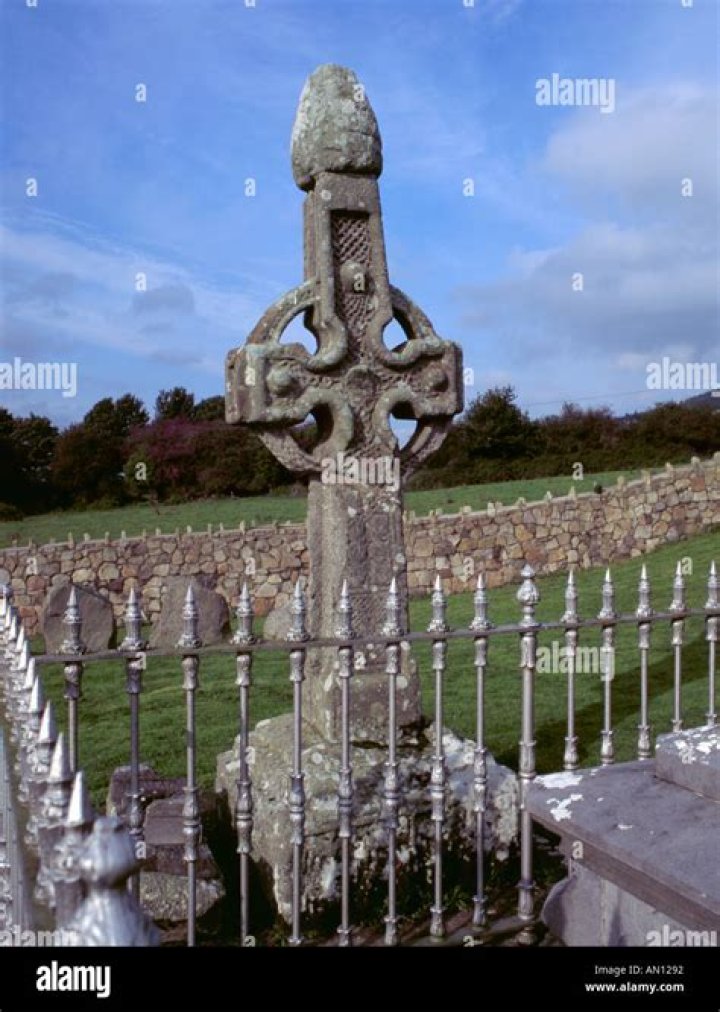 What was sculpted on high crosses